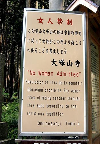 Phụ nữ không được leo lên đỉnh núi Omine