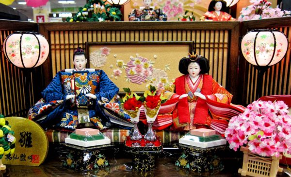 Gợi nhắc lịch sử của búp bê Nhật Bản truyền thống ở hiện tại