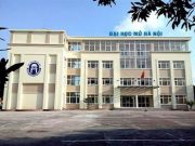 Đại học Mở Hà Nội, sử dụng kết quả thi tốt nghiệp làm phương thức tuyển sinh chính.