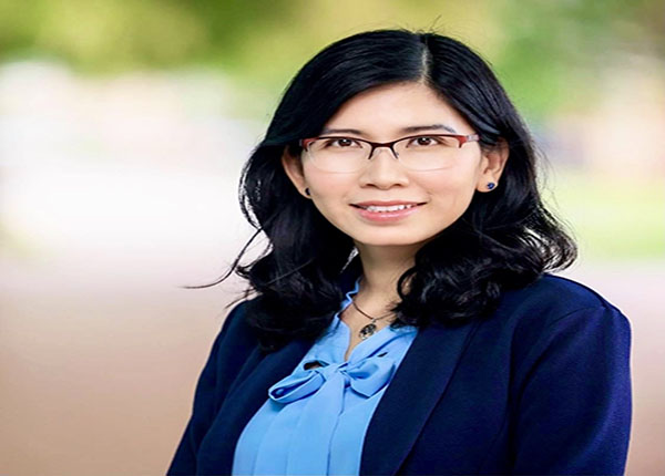 Chị Ellie Phuong D. Nguyen hiện là giáo sư bậc một, khoa Sinh hóa và Sinh học phân tử Đại học bang Oklahoma, Mỹ