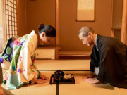 Cách cúi chào trong văn hoá chào hỏi của người Nhật Bản và những quy tắc cần biết